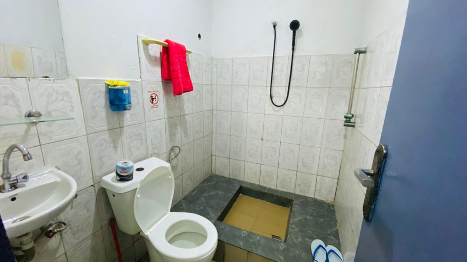 Bathroom 3, Flat Hotel Alpha, Kinshasa