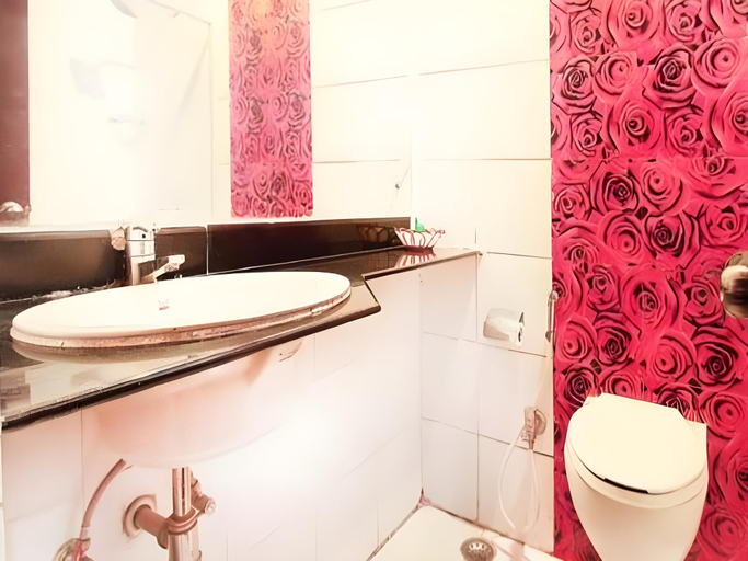 Bathroom 3, Hotel Grandeur, Ranga Reddy