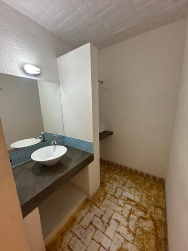 Bathroom 3, La Casa del Mercado, Allende