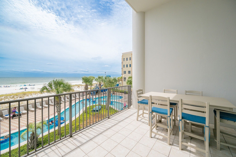 Outdoor dining 2, Phoenix West Ii 202 3 Bedroom Condo, Baldwin