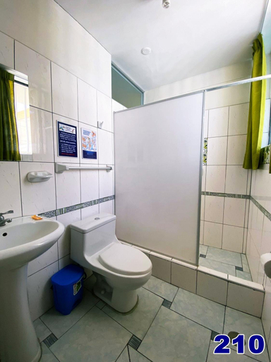Bathroom 2, HOSTAL HOGAR 3 Estrellas - CHEPEN, Chepén