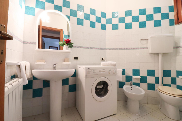 Bathroom 2, Casa Zara a Otranto, Lecce