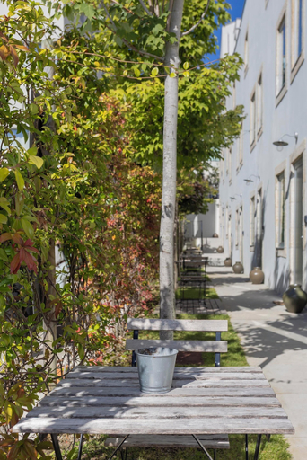 Outdoor dining 4, Regras Apartments & Garden A2 by Benefit Collection, Porto