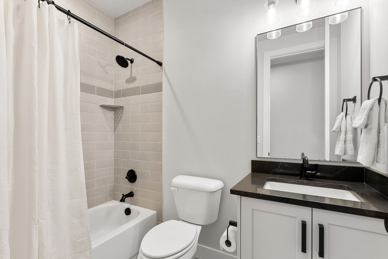Bathroom 3, Desert Beachcomber 5 Bedroom Townhouse, Washington