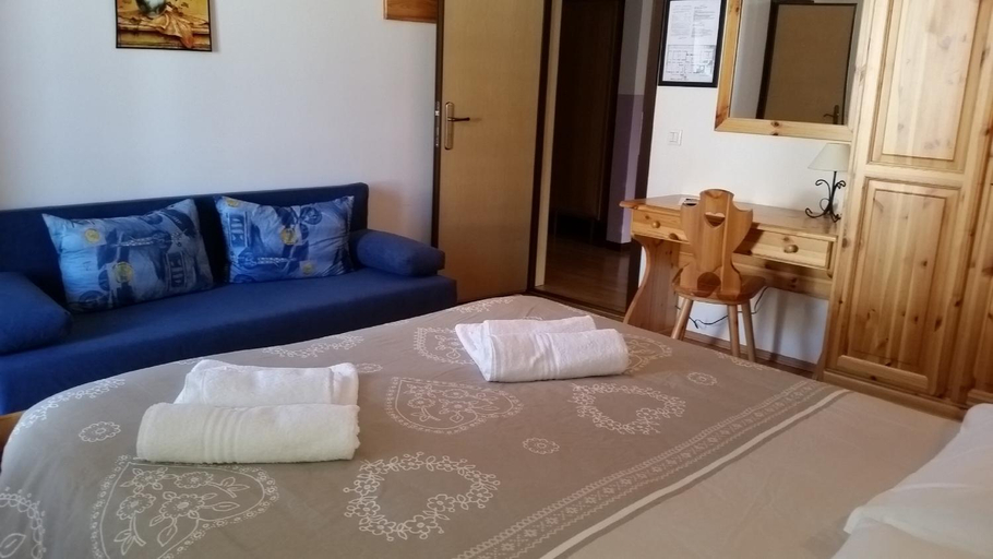 Bedroom 2, Albergo Bellavista, Belluno