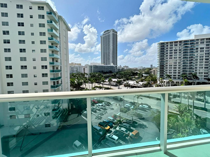 Sport & Beauty 2, The Tides Apartments on the beach, Broward