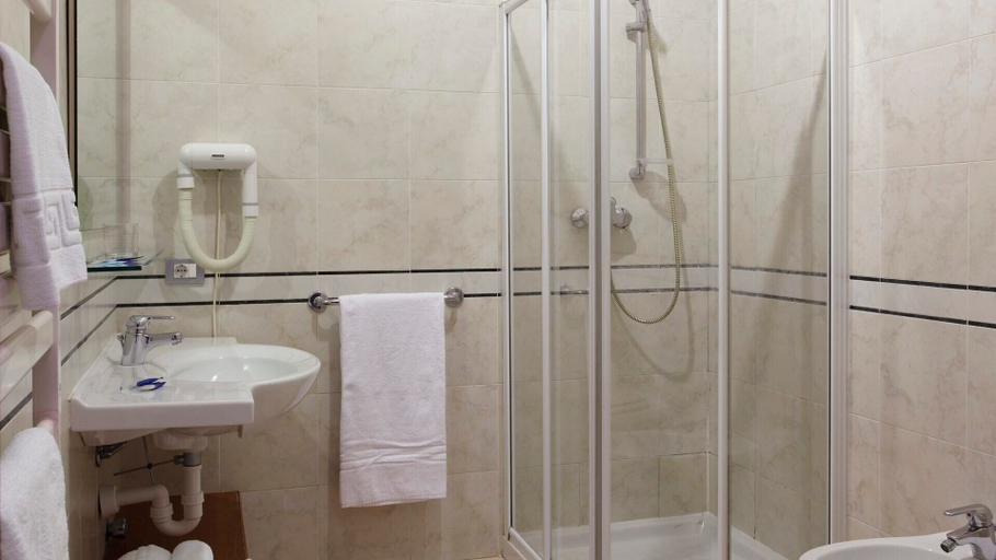 Bathroom 5, Residence Spiaggia D'Oro, Brescia