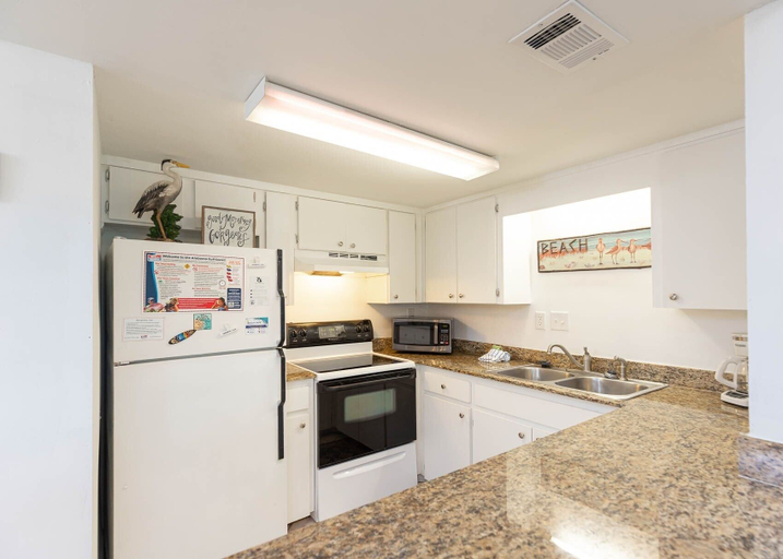 Private kitchen, Island Winds West 671 2 Bedroom Condo, Baldwin
