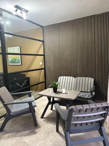 Terrace/patio 3, Hal wardija
