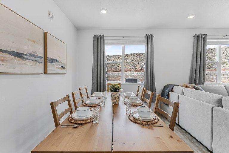 Dining 3, Starlight Crossing 4 Bedroom Condo, Washington