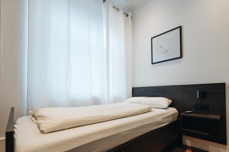Bedroom 3, Hotel Latio, Köln