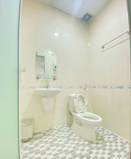 Bathroom 3, KHACH SAN PHU HUNG, Tan Phu