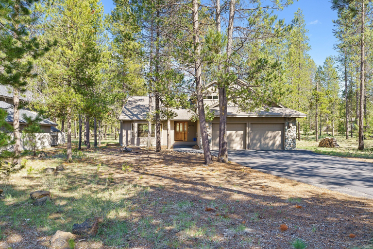 Exterior 5, 37 Kinglet 4 Bedroom Home by RedAwning, Deschutes