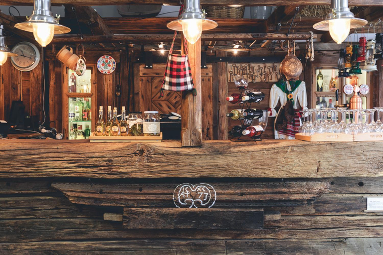 Food & Drinks 3, Hanul Teilor, Sisesti