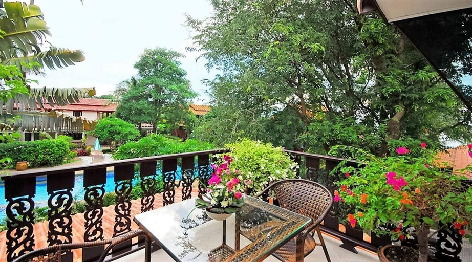 Garden 4, Luxurious Thai-Style Villa with a Swimming Pool Just 20 Meters from Beach Access, Ko Samui