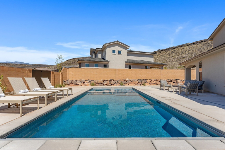 Pool 5, Hygge House 5 Bedroom Home, Washington