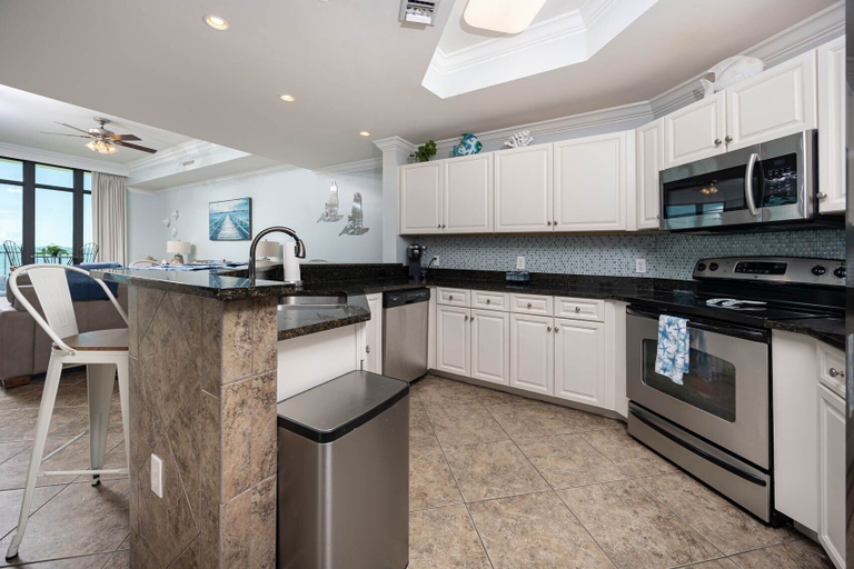 Private kitchen 3, Phoenix West 408 3 Bedroom Condo, Baldwin