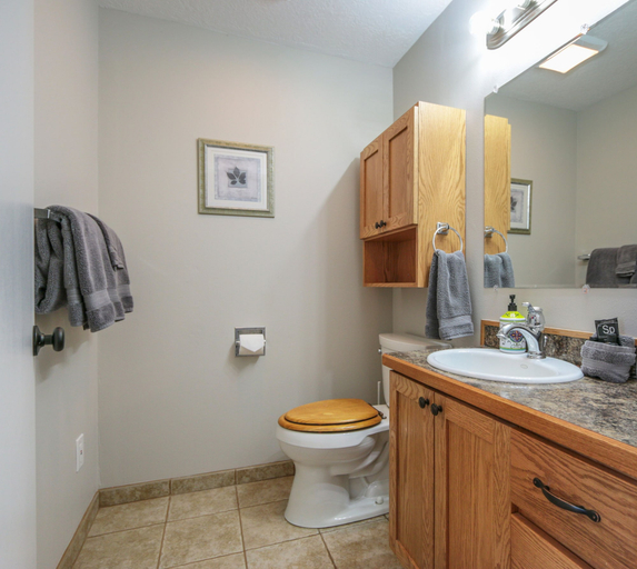 Bathroom 2, Quail On Sunset 4 Bedroom Home by RedAwning, Hood River