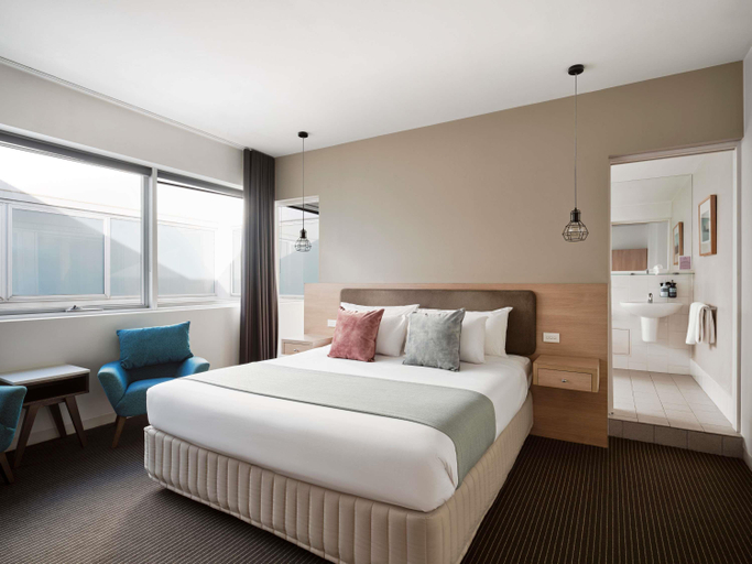Bedroom 2, Novotel St Kilda, Melbourne