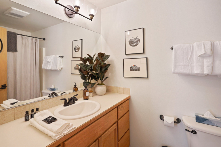Bathroom 4, Quail Covey 3 Bedroom Home by RedAwning, Deschutes