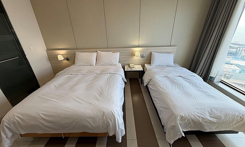 Bedroom 2, Premiers Hotel, Jung