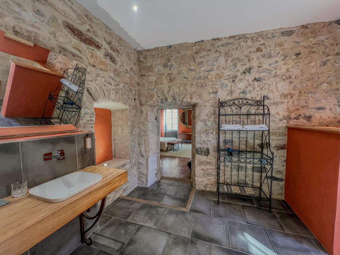 Others 4, Hotel d'Alibert, Aude