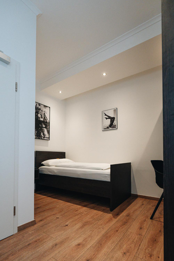 Bedroom 2, Hotel Latio, Köln