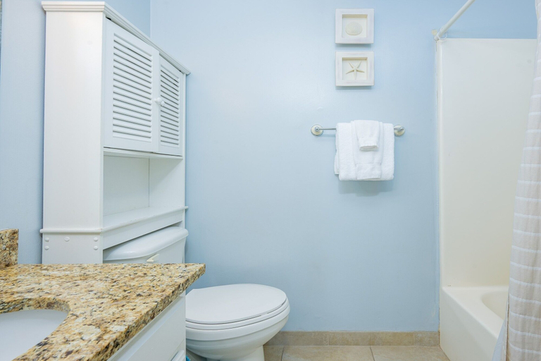 Bathroom 4, Romar Village 222 2 Bedroom Condo, Baldwin