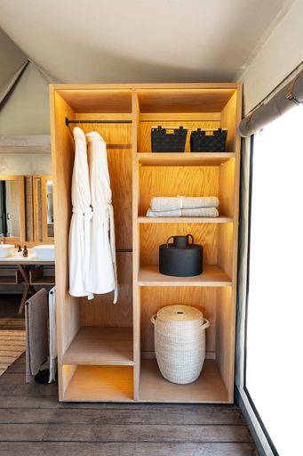Interior 4, Nzovu Rundu Luxury Camp, Kalomo