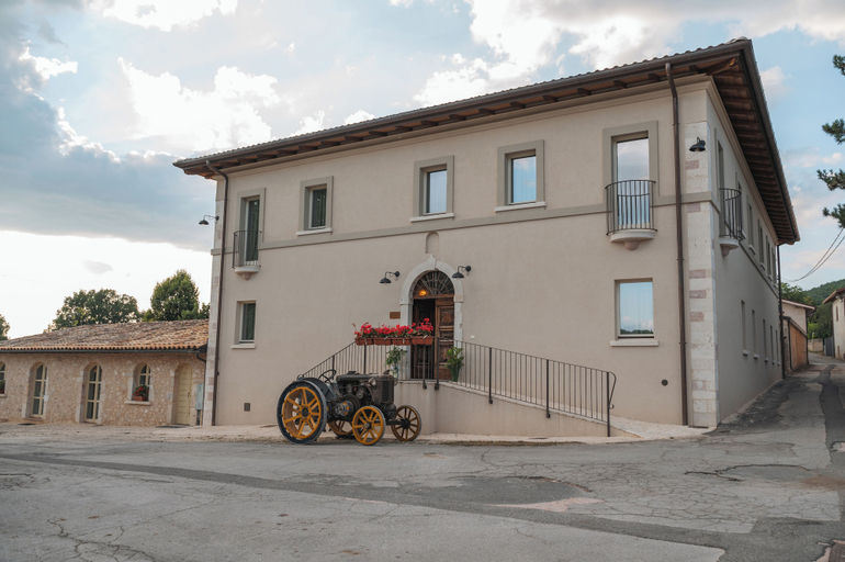 Front of property 4, Country House Il Vecchio Ippocastano, Perugia