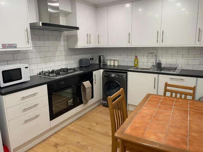 Private kitchen 5, OYO Dorset House At Upton Park, London