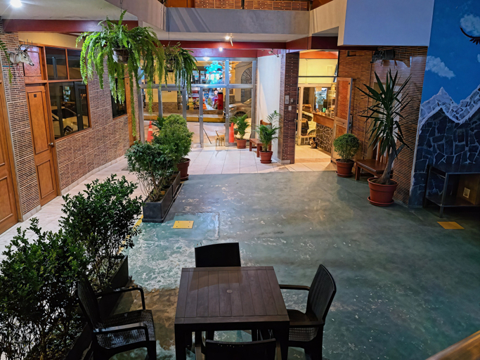 Others, Hotel Manantial, Oyon