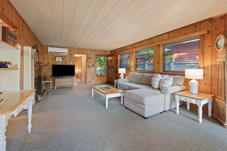 Living area 5, Mirror Pond 2 Bedroom Bungalow by RedAwning, Deschutes