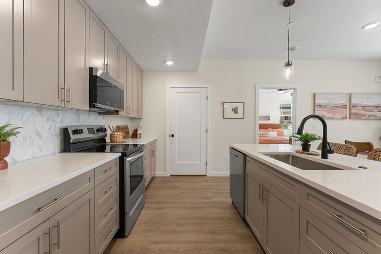 Private kitchen 3, Deja Blue At Desert Color 2 Bedroom Condo, Washington