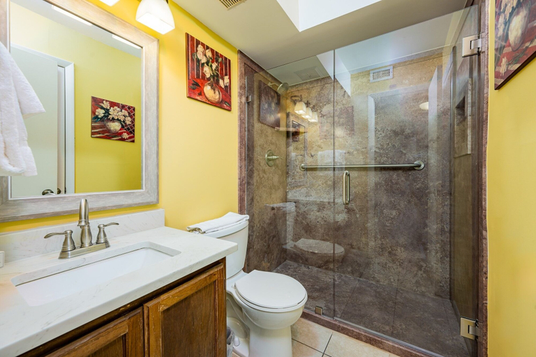 Bathroom 4, Driftwood Towers 5e 2 Bedroom Condo, Baldwin