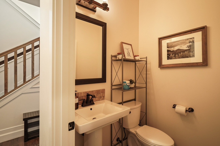 Bathroom 5, Trails End 5 Bedroom Home by RedAwning, Deschutes