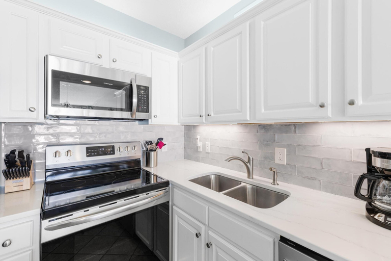Others 5, Romar Place 605, Baldwin