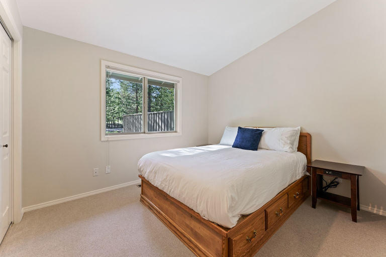 Room 4, 6 Dutchman 3 Bedroom Home, Deschutes