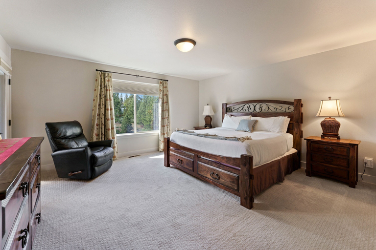Room 4, Quinn Creek 4 Bedroom Home by RedAwning, Deschutes