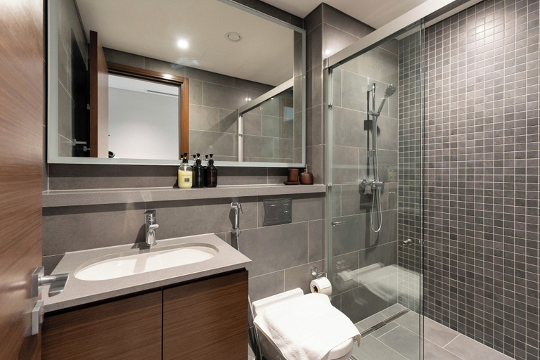 Bathroom 5, Luxury 1BR High-Floor Retreat, Dubai