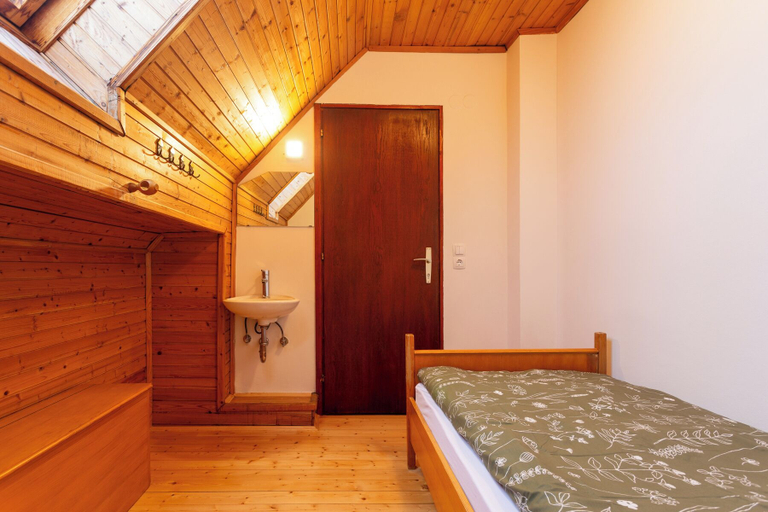 Room 5, POHORSKI DOM, Hoce-Slivnica