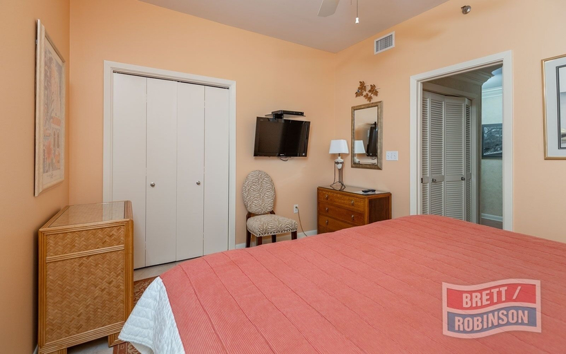 Room 2, Phoenix East 2 by Brett Robinson Vacations, Baldwin