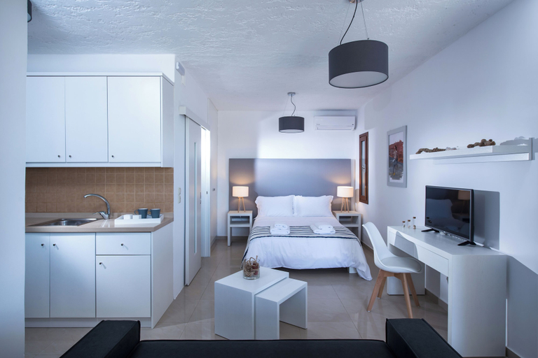 Room 5, Golden Grain Beachfront Suites, Crete
