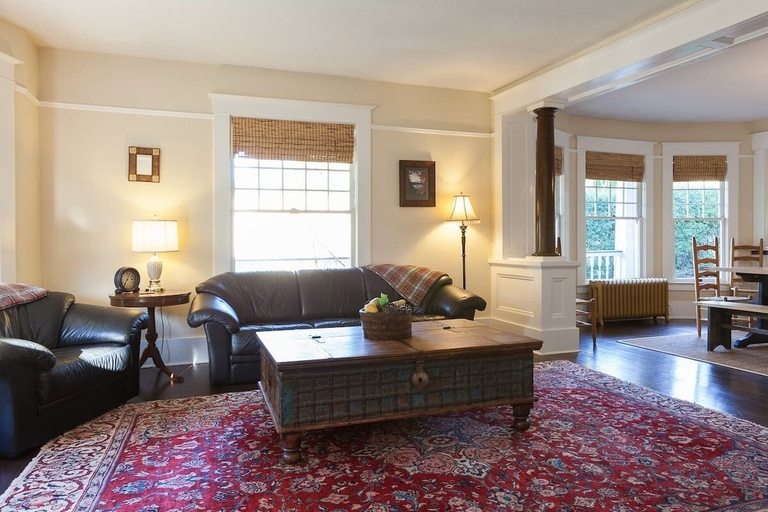 Living area 3, Cascade Chic 3 Bedroom Home by RedAwning, Hood River