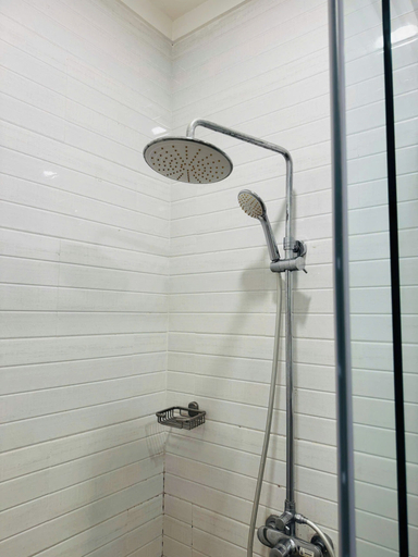 Bathroom 5, Golden Central Hotel, Trảng Bàng