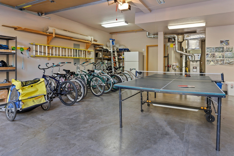 Interior 5, 11 Tournament 5 Bedroom Home by RedAwning, Deschutes