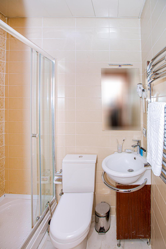 Bathroom 3, Clover, Baku