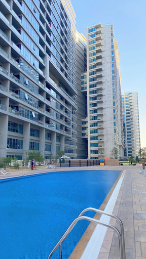 Pool 4, SkyCourt Tower By Hostiva, Dubai