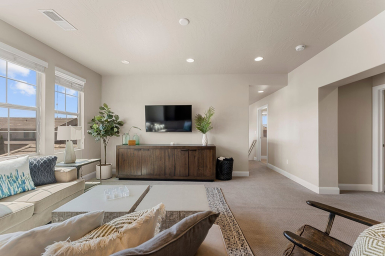 Living area 2, Desert Serenity 4 Bedroom Townhouse, Washington