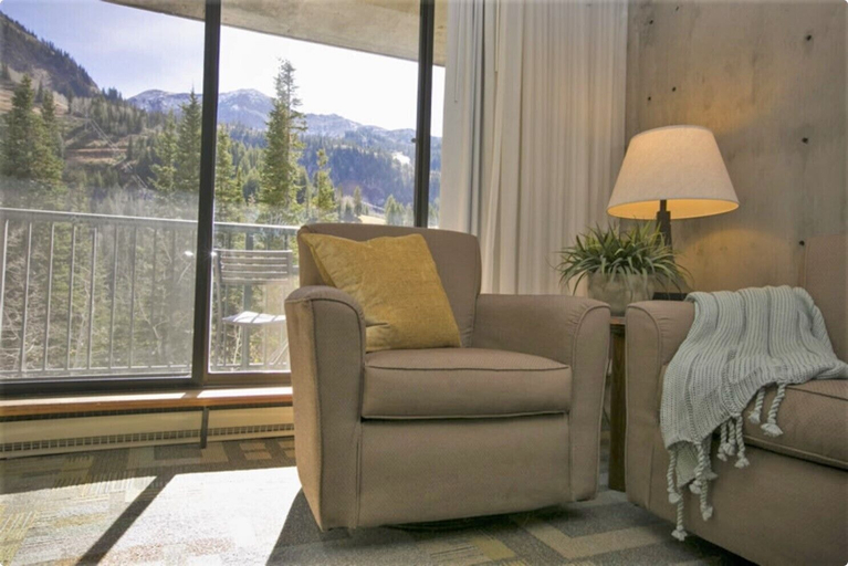 Living area, Condo RIGHT on the Snowbird Slopes, Salt Lake